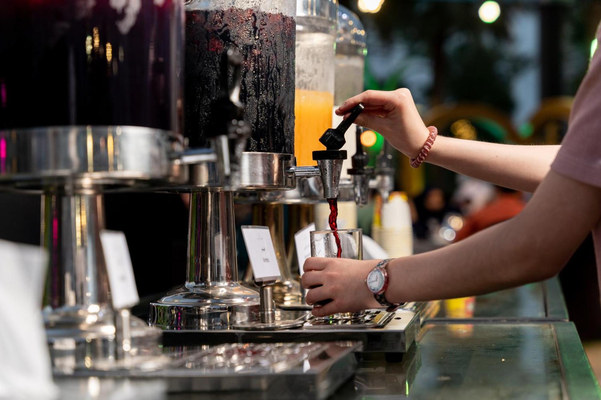 Sheraton Dammam Hotel & Convention Centre Экстерьер фото A bartender using a tap to serve a drink