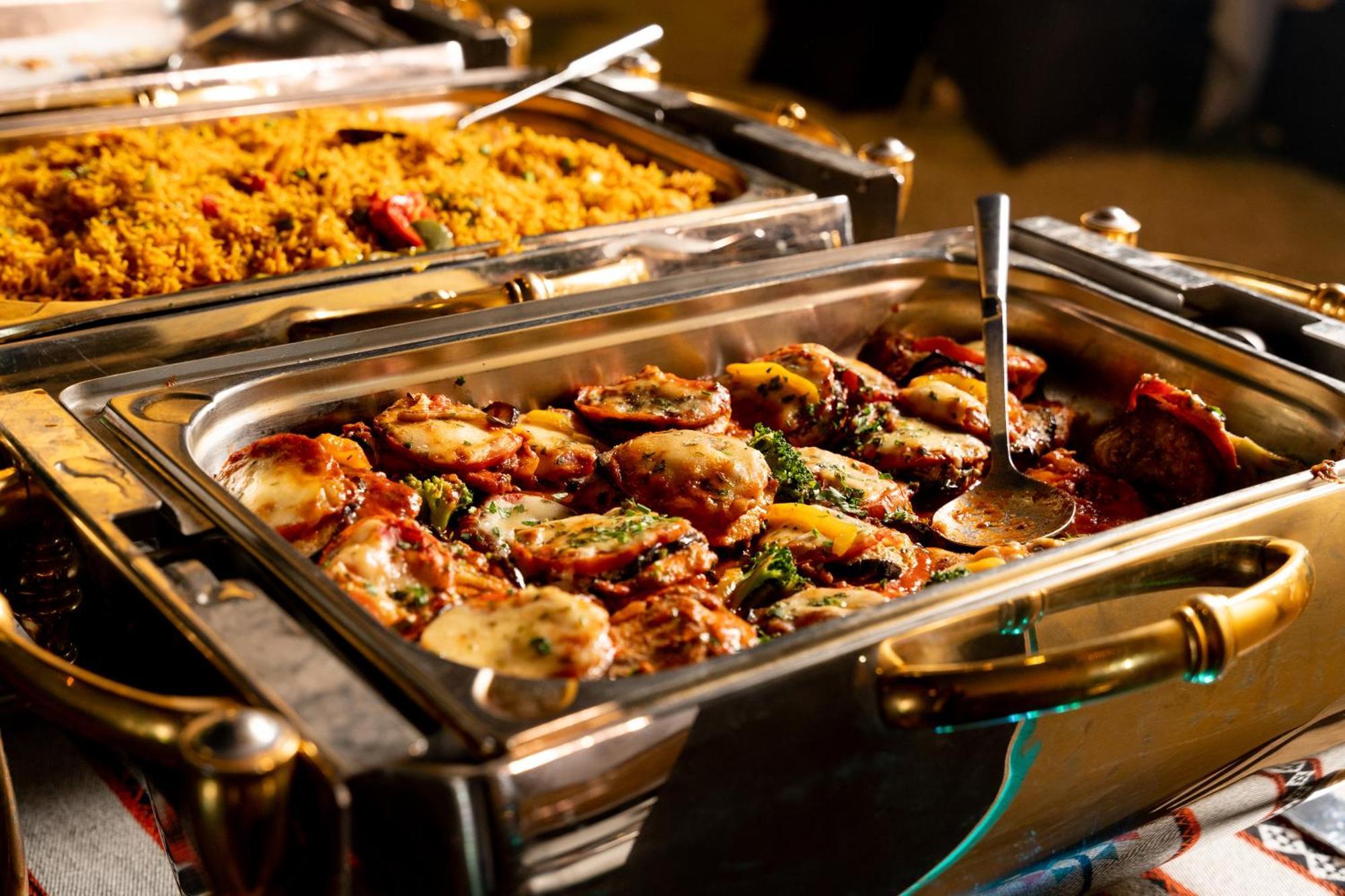 Sheraton Dammam Hotel & Convention Centre Экстерьер фото A chafing dish
