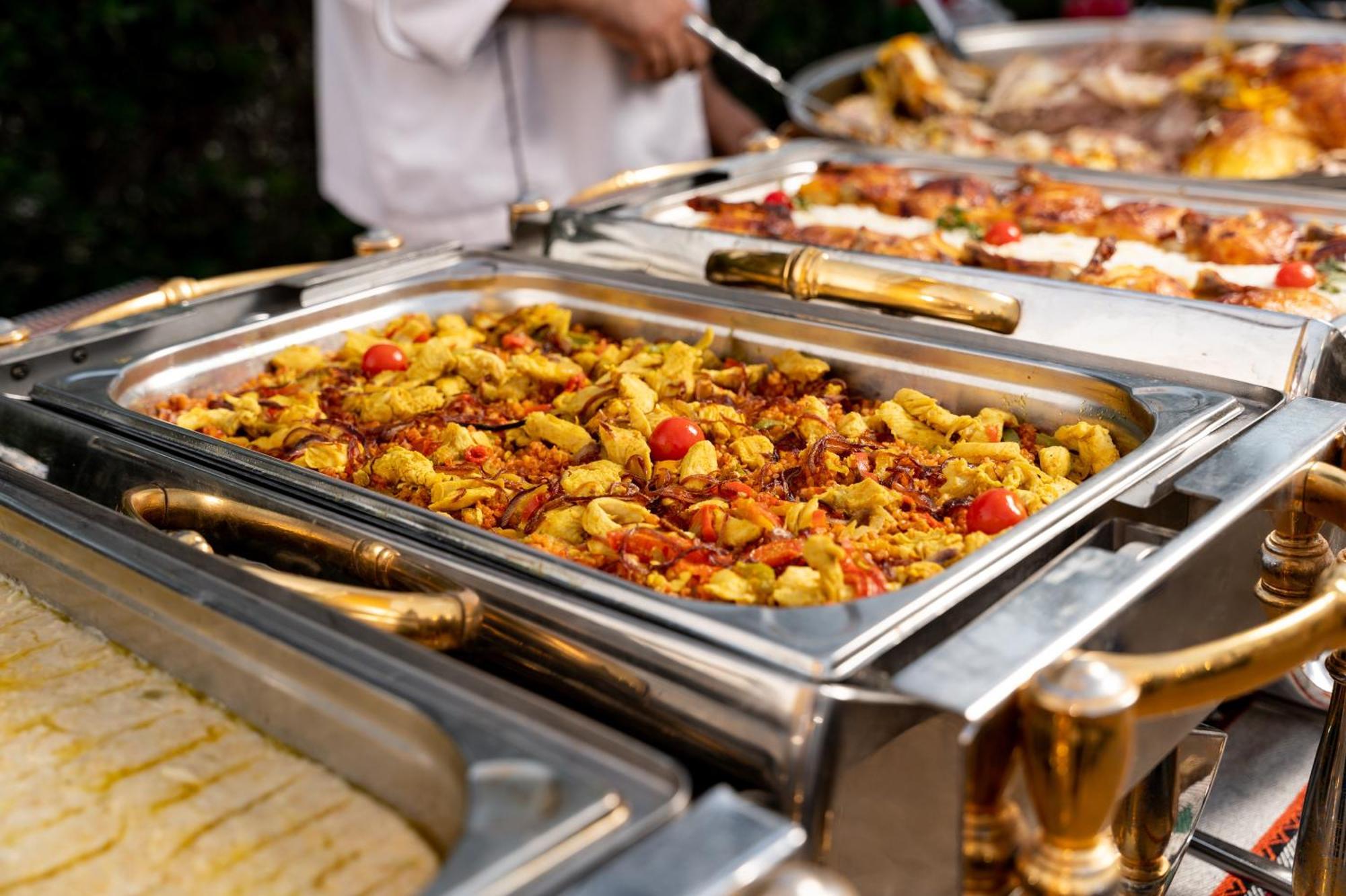 Sheraton Dammam Hotel & Convention Centre Экстерьер фото A chafing dish