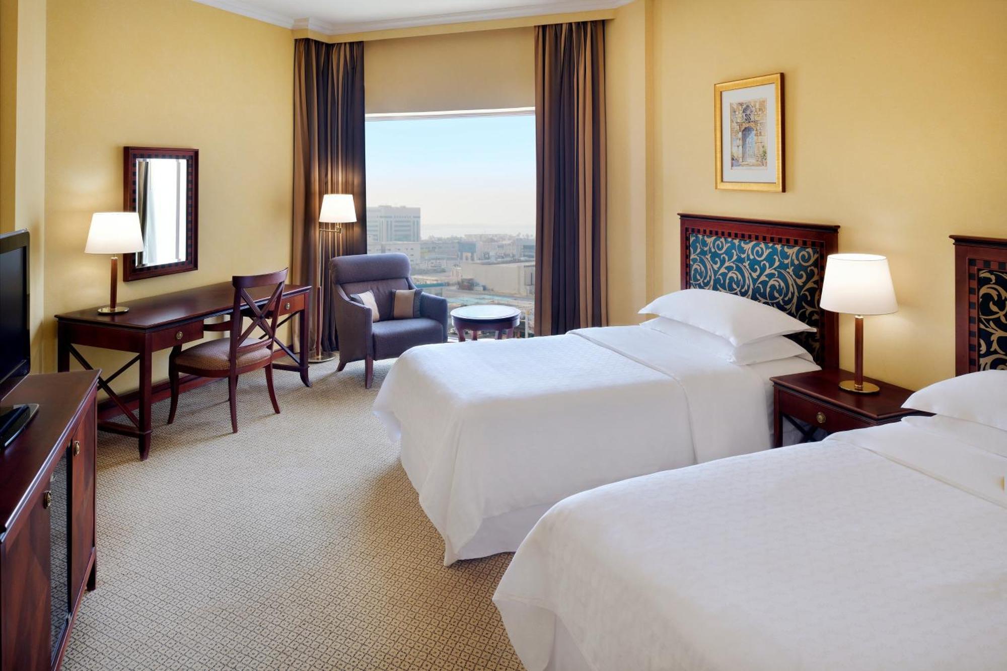 Sheraton Dammam Hotel & Convention Centre Экстерьер фото A guest room at the Sheraton Riyadh Hotel
