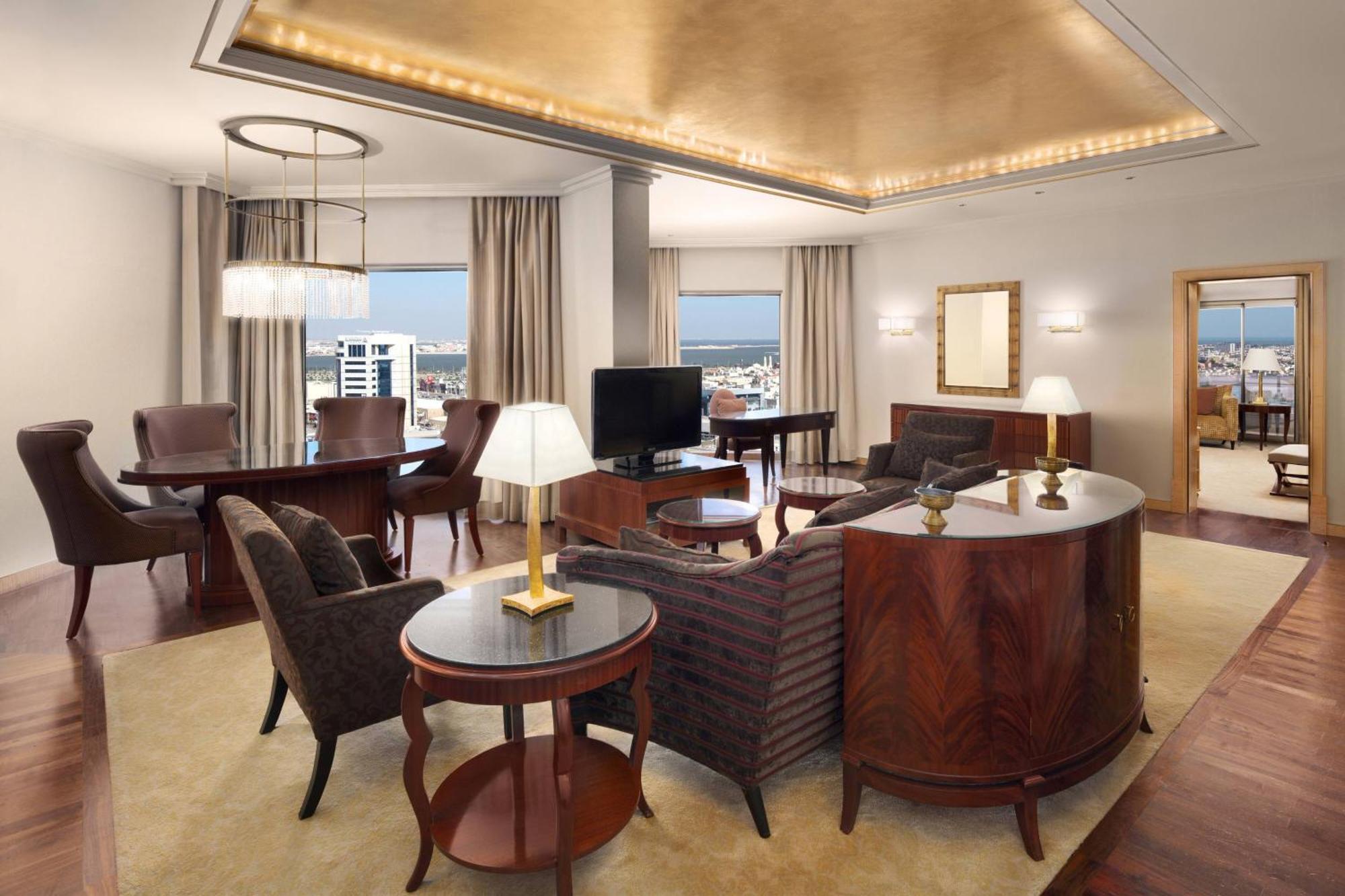 Sheraton Dammam Hotel & Convention Centre Экстерьер фото A suite at the hotel