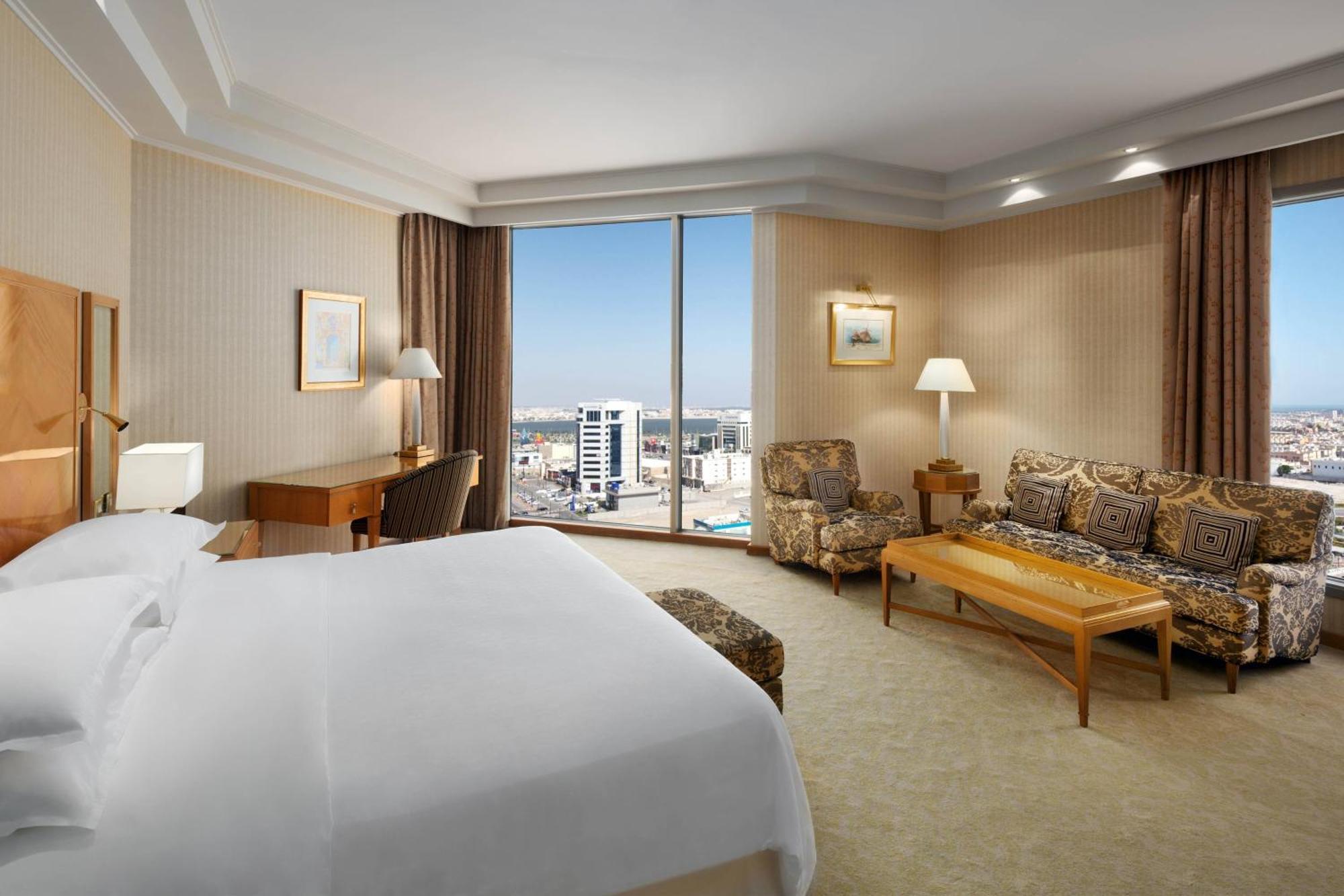 Sheraton Dammam Hotel & Convention Centre Экстерьер фото A guest room at the Jumeirah Atlantis
