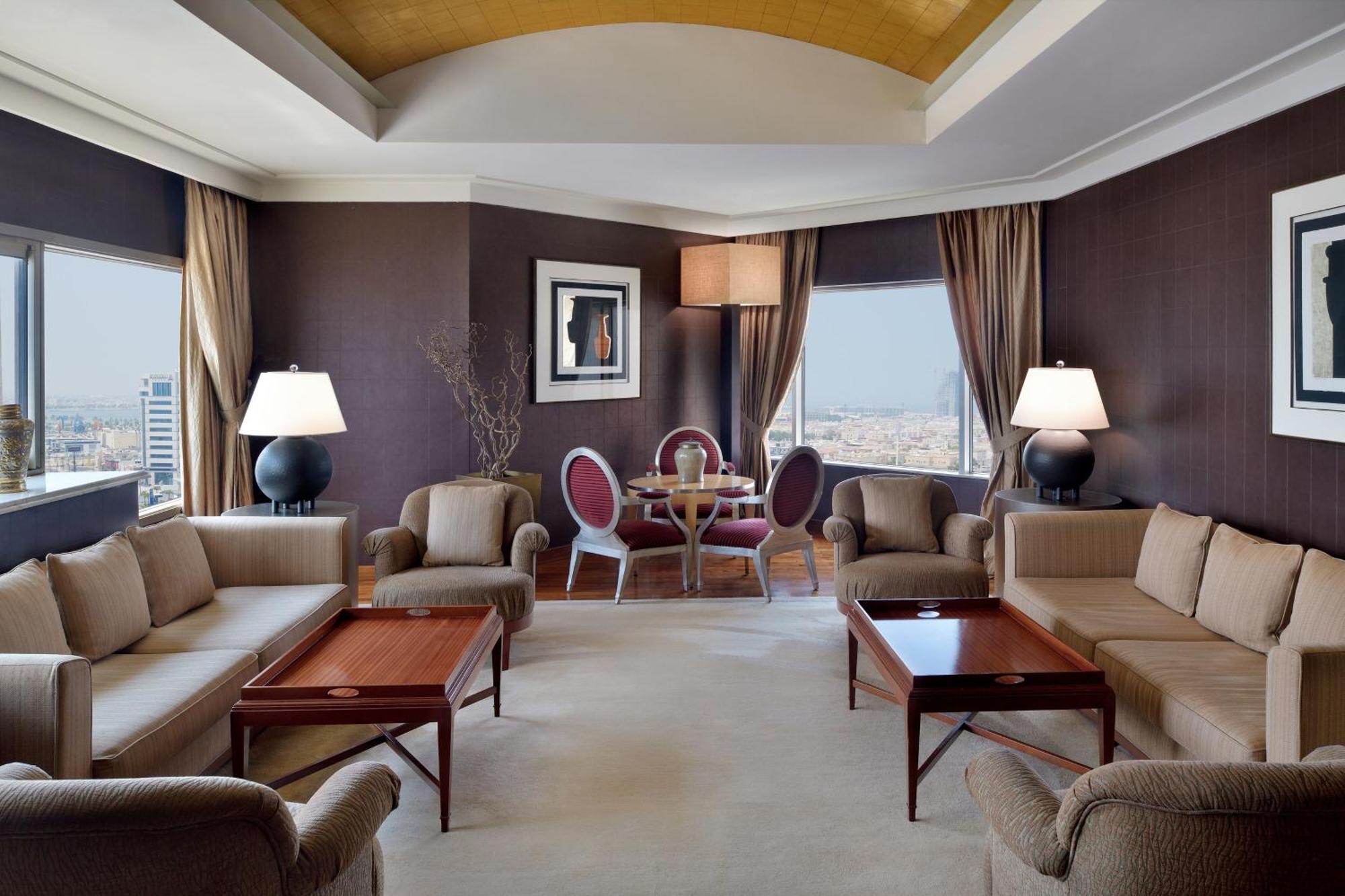 Sheraton Dammam Hotel & Convention Centre Экстерьер фото The interior of a suite at the Four Seasons Hotel, Cairo